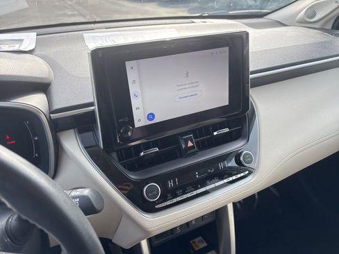 Used 2023 Toyota Corolla Cross XLE w/ Convenience Package image 16