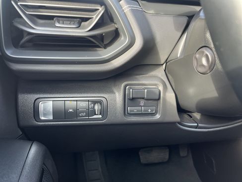 Used 2025 Chevrolet Silverado EV LT image 24