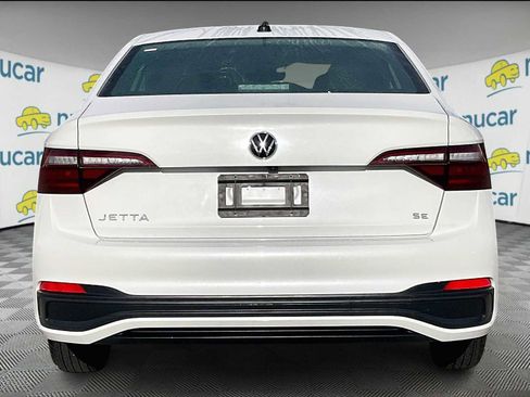 Used 2024 Volkswagen Jetta SE w/ Panoramic Sunroof Package image 5
