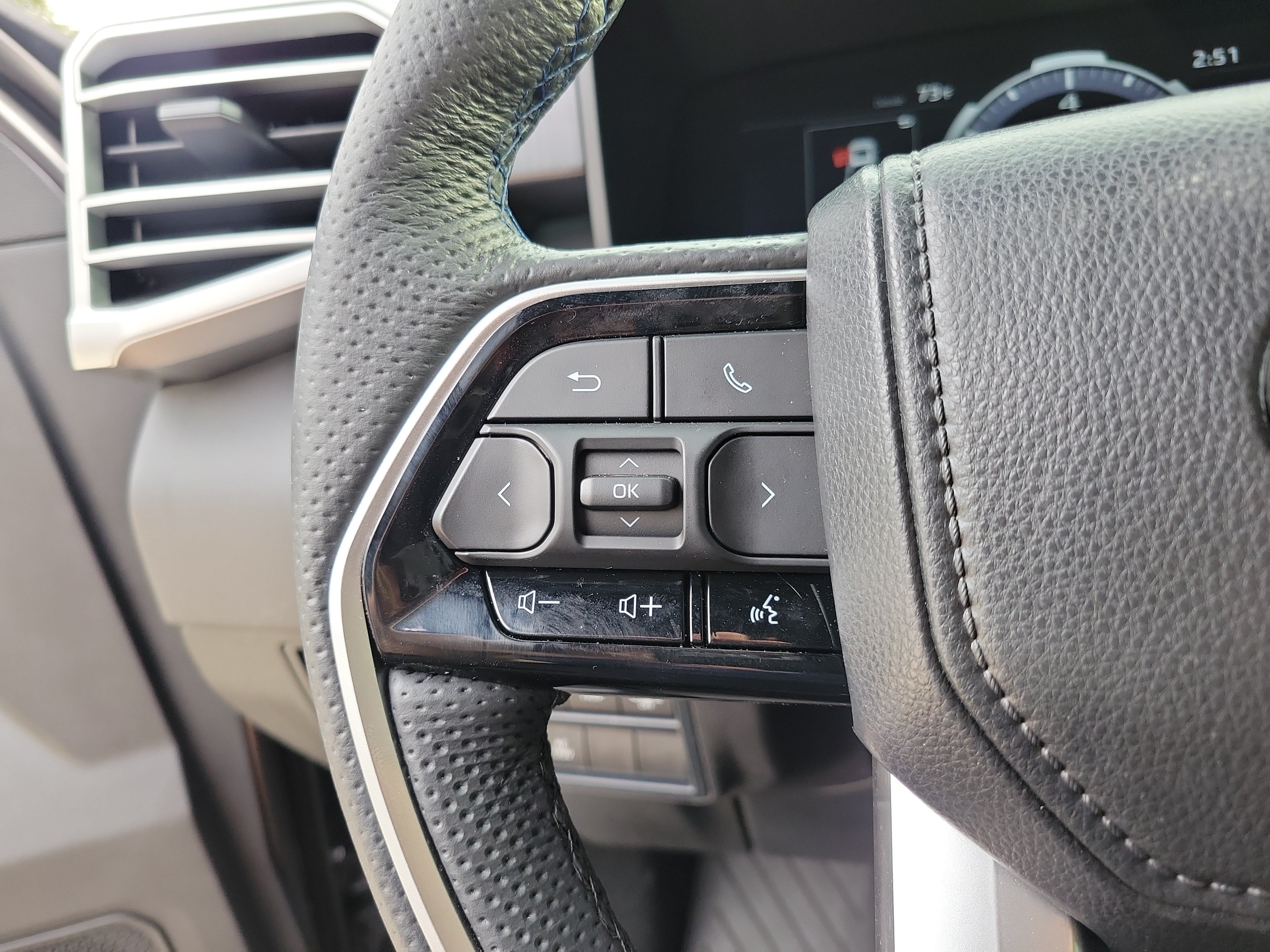 Certified 2025 Toyota Tundra Platinum AWD/4WD image 17