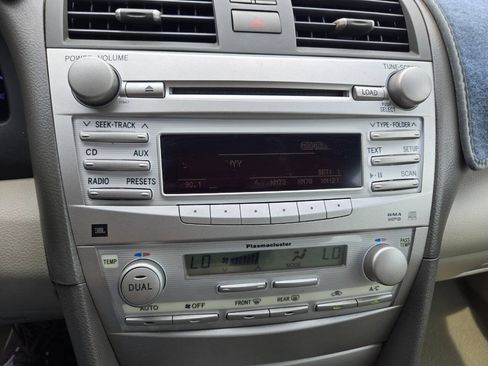 Used 2011 Toyota Camry Hybrid w/ Upgrade Pkg FWD image 19