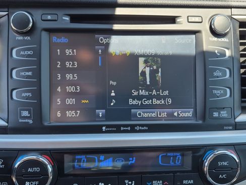 Used 2018 Toyota Highlander Limited AWD/4WD image 30