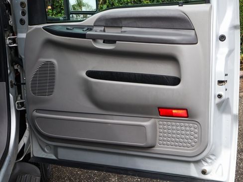 Used 2000 Ford F350 XLT image 38