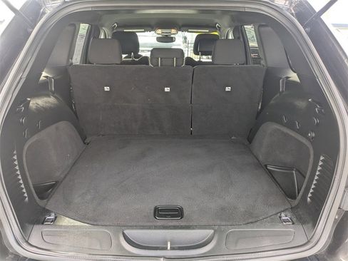 Used 2018 Jeep Grand Cherokee Laredo image 13