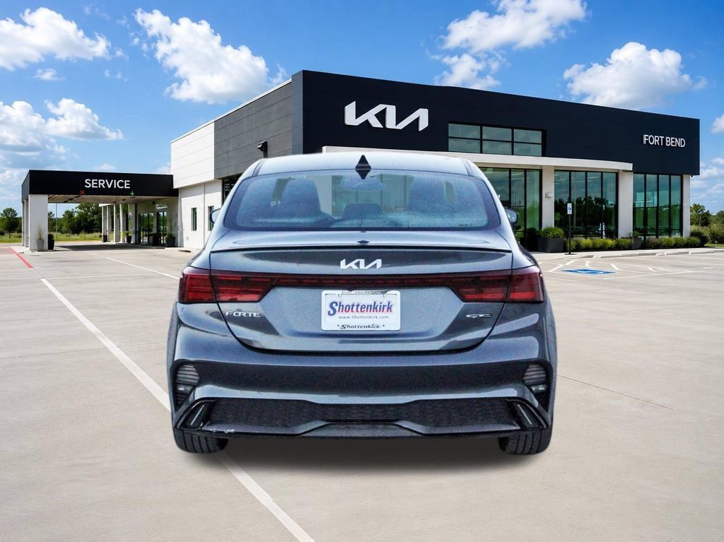 Used 2022 Kia Forte GT-Line w/ GT-Line Technology Package FWD image 6