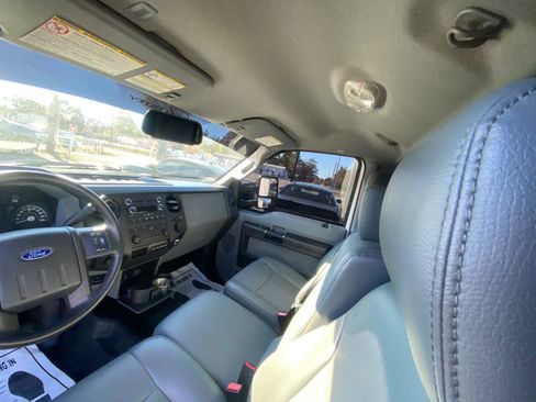 Used 2015 Ford F550 2WD Regular Cab Super Duty image 12