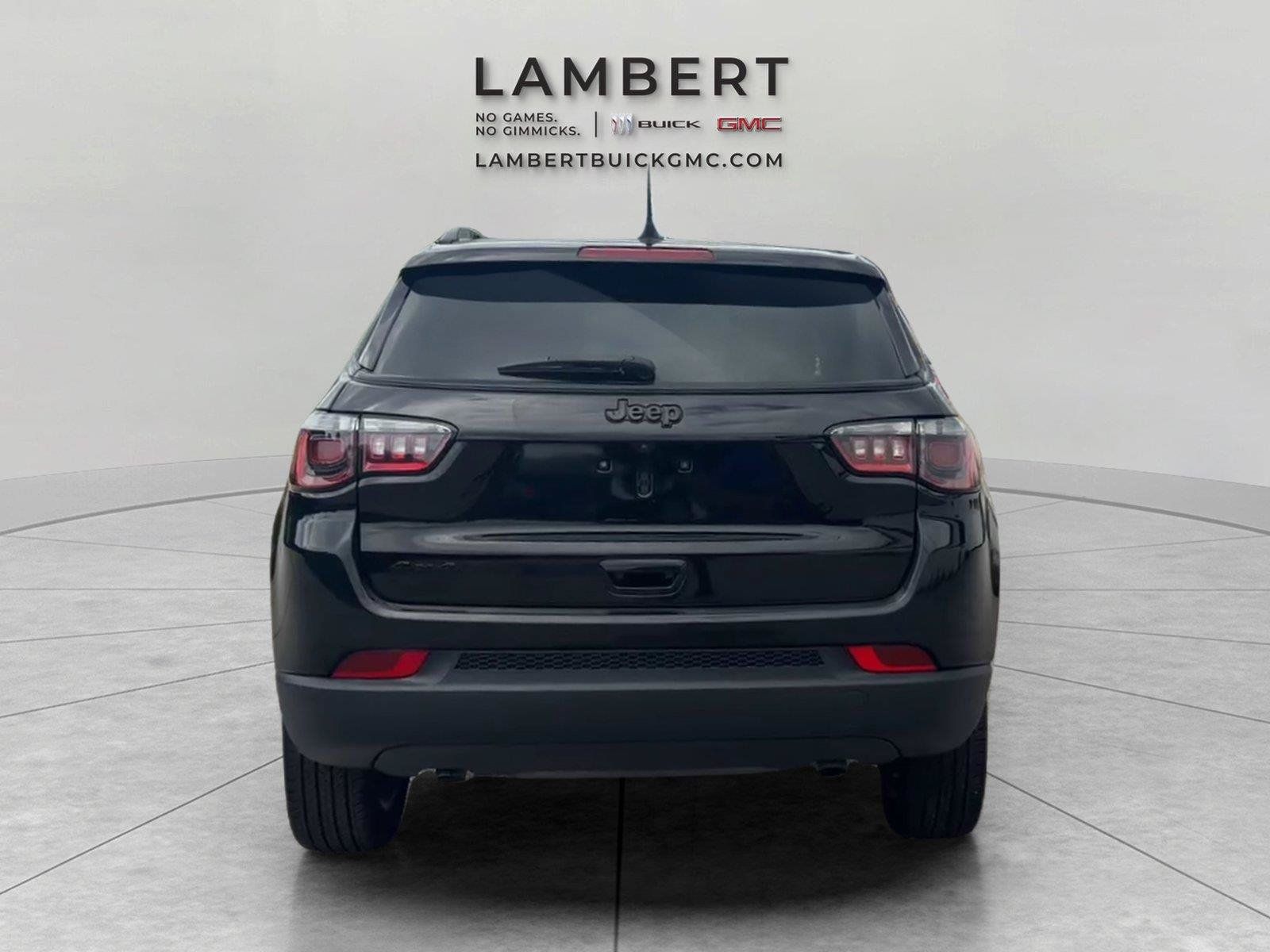 Used 2023 Jeep Compass Latitude w/ Convenience Group AWD/4WD image 4