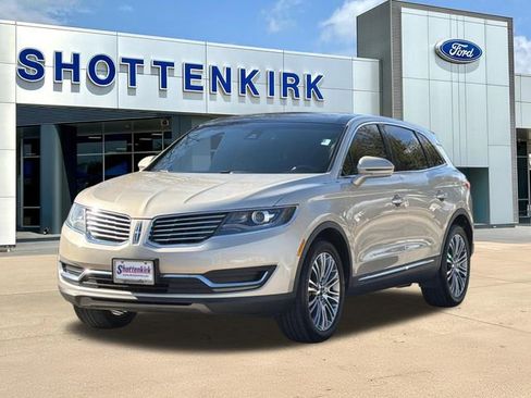 Used 2017 Lincoln MKX Reserve w/ Lincoln MKX Climate Package image 3