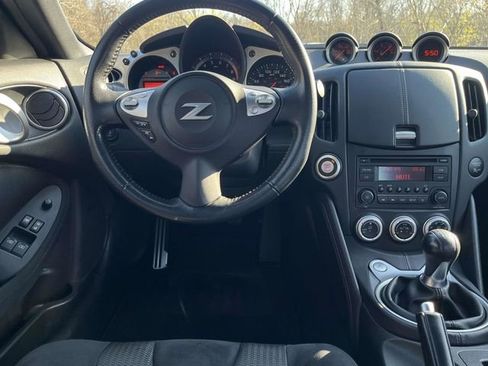 Used 2017 Nissan 370Z w/ Sport Package image 16