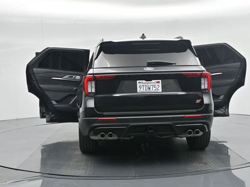 Used 2025 Ford Explorer ST image 39