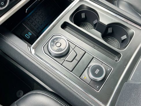 Used 2024 Ford Expedition XLT image 17