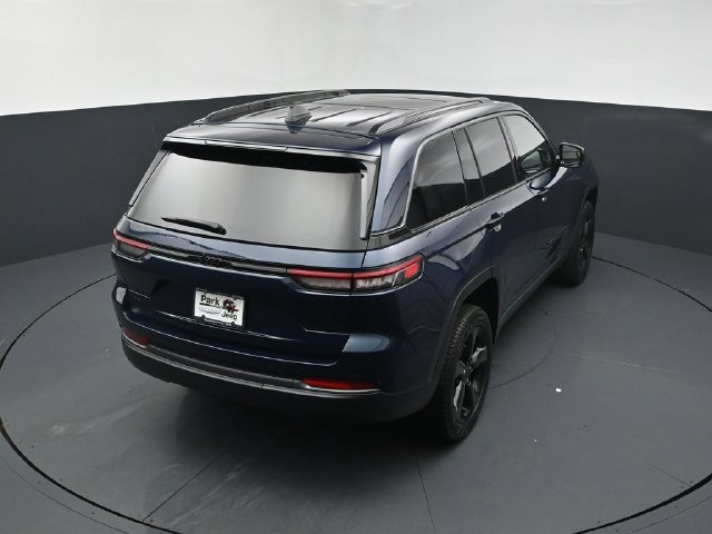 New 2026 Jeep Grand Cherokee Limited w/ Limited Altitude Package AWD/4WD image 13
