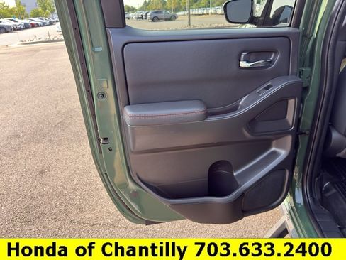 Used 2022 Nissan Frontier PRO-4X w/ Technology Package AWD/4WD image 23