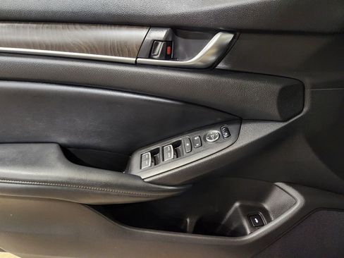 Used 2018 Honda Accord EX image 41