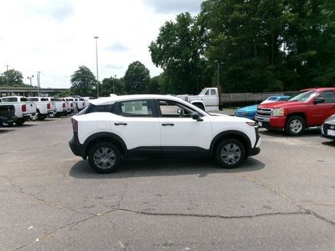 Used 2025 Nissan Kicks S FWD image 5