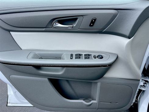 Used 2016 GMC Acadia SLT w/ Premium Edition image 18