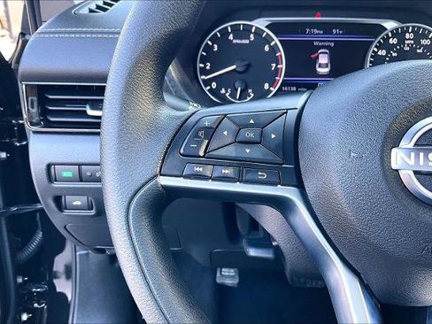 Certified 2025 Nissan Sentra SV FWD image 23