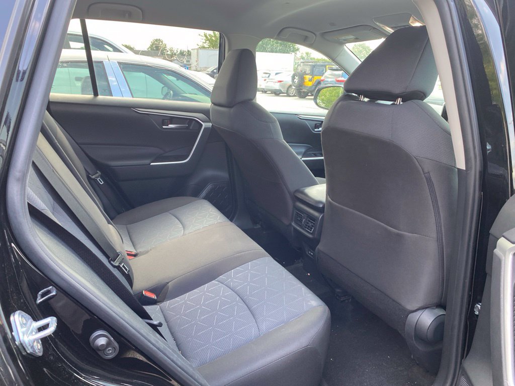Used 2025 Toyota RAV4 XLE AWD/4WD image 9