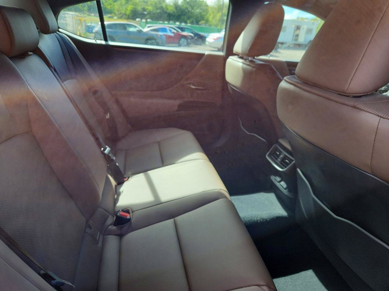 Used 2024 Lexus ES 250 w/ Premium Package AWD/4WD image 7
