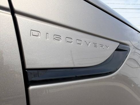 Used 2024 Land Rover Discovery Dynamic SE AWD/4WD image 9