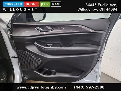 Used 2023 Jeep Grand Cherokee Altitude AWD/4WD image 36