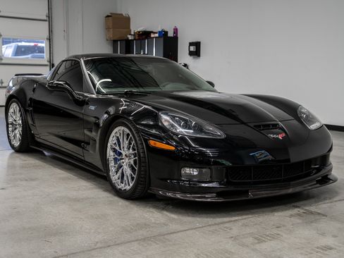 Used 2009 Chevrolet Corvette ZR1 w/ Preferred Equipment Group RWD image 3
