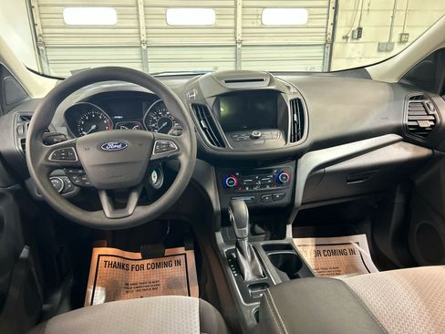 Used 2018 Ford Escape SE w/ SE Sync 3 Package AWD/4WD image 4