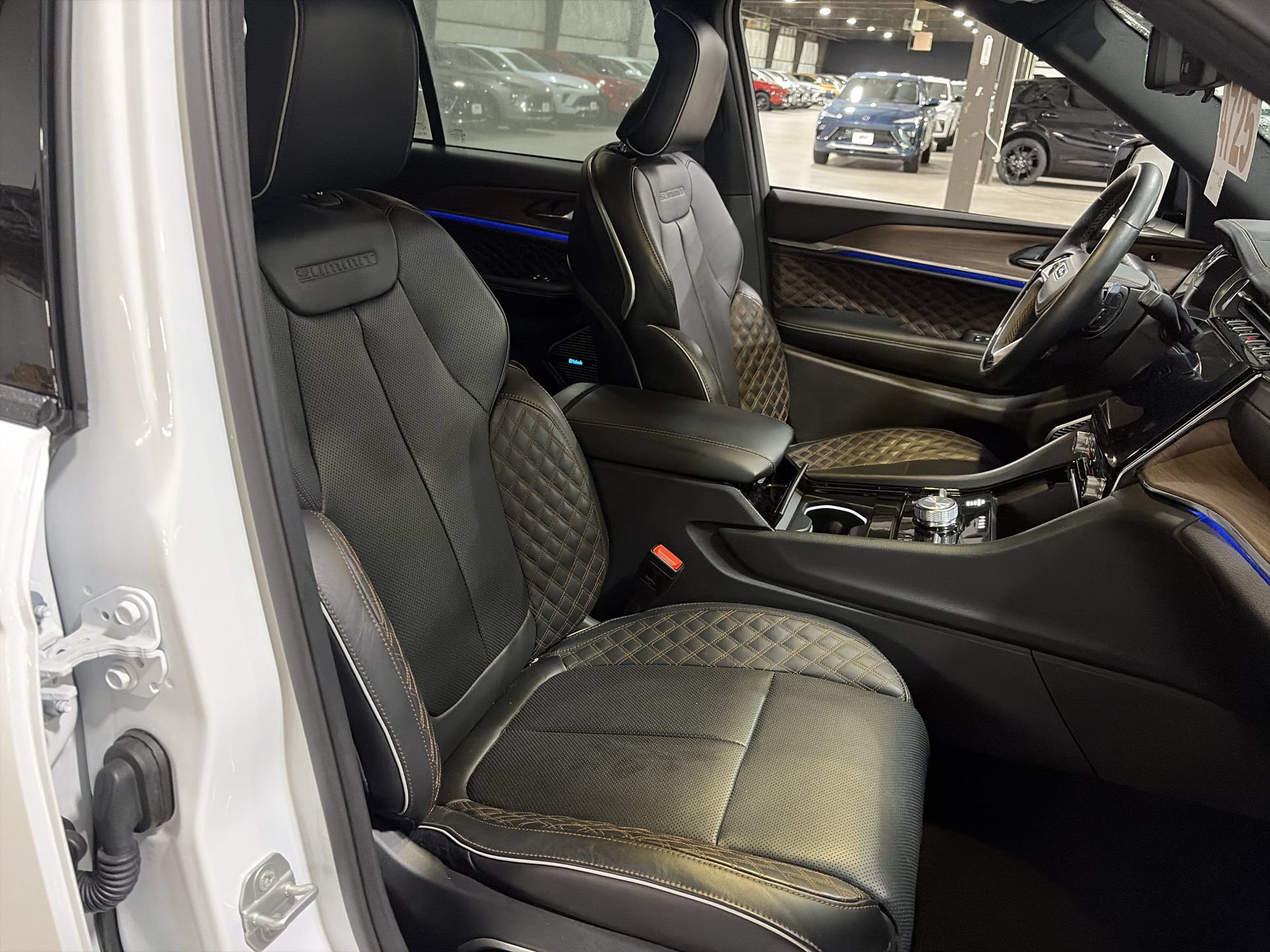 Used 2025 Jeep Grand Cherokee Summit w/ Adv Protech Group IV AWD/4WD image 30