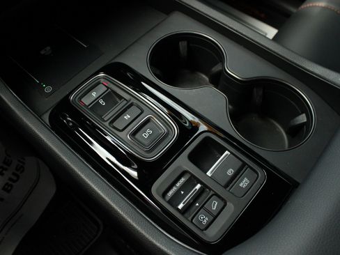 Used 2025 Honda Pilot TrailSport image 47
