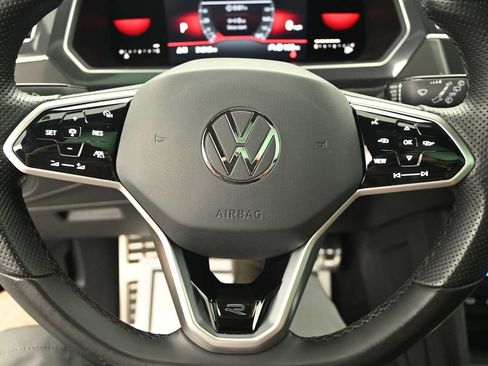 Used 2022 Volkswagen Tiguan SE R-Line AWD/4WD image 13