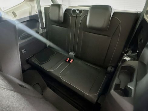 Used 2023 Volkswagen Tiguan SE image 27