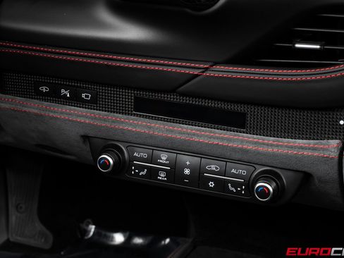 Used 2022 Ferrari F8 Tributo image 32