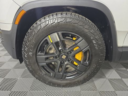 Used 2023 Rivian R1S Adventure image 9