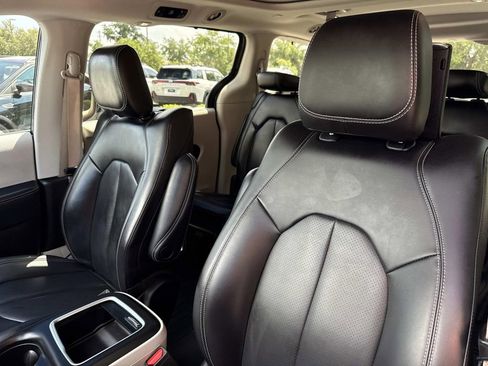 Used 2023 Chrysler Pacifica Touring-L w/ Uconnect Theater Family Group FWD image 26