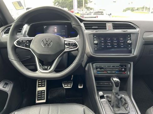 Used 2022 Volkswagen Tiguan SE R-Line FWD image 10