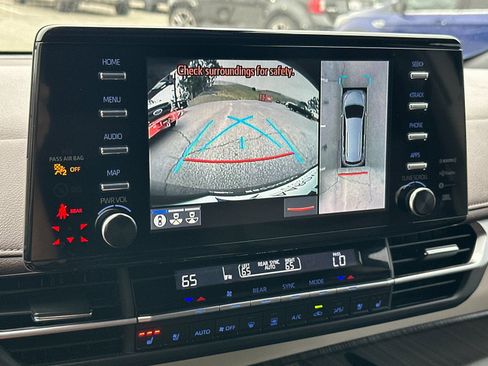 Used 2023 Toyota Sienna Platinum FWD image 24