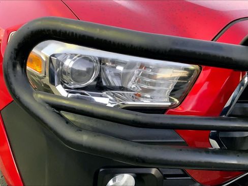 Used 2018 Toyota Tacoma SR5 image 25