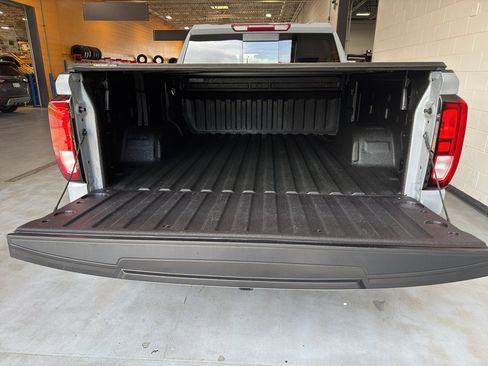 Used 2025 GMC Sierra 1500 SLE w/ Preferred Package AWD/4WD image 21