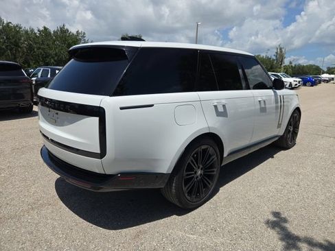 Used 2025 Land Rover Range Rover SE AWD/4WD image 5