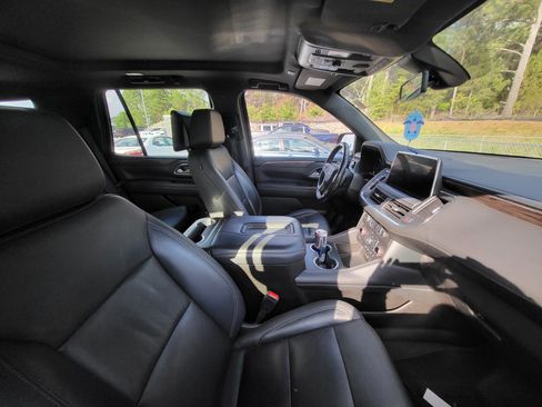 Used 2021 Chevrolet Tahoe Z71 w/ Luxury Package AWD/4WD image 8