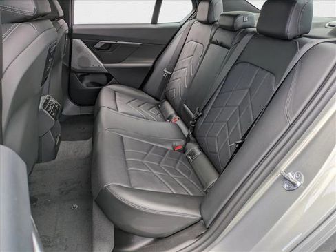 Used 2025 BMW i5 xDrive40 w/ Premium Package image 18