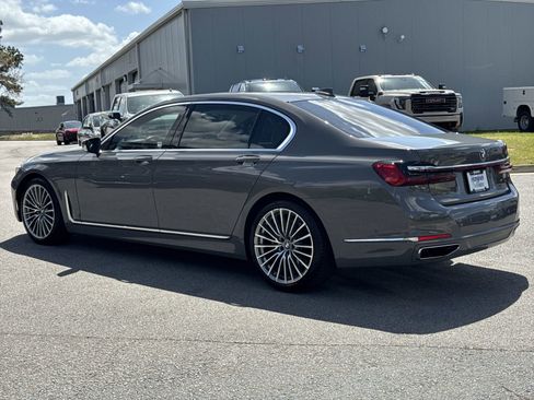 Used 2022 BMW 740i w/ Premium Package image 8