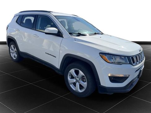 Used 2018 Jeep Compass Latitude w/ Cold Weather Group AWD/4WD image 7