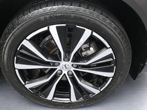 Used 2023 Volvo XC60 B5 Plus image 43