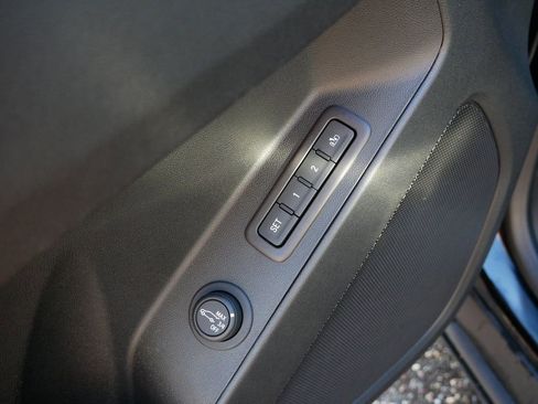 Used 2021 Chevrolet Equinox Premier image 17