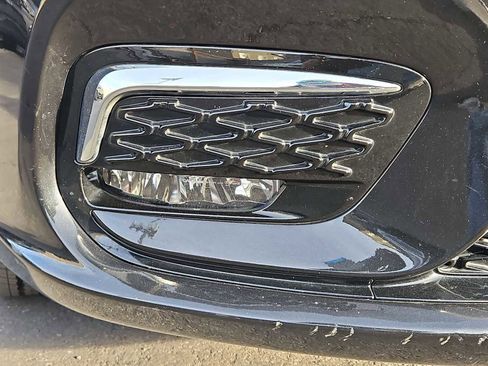 Used 2022 Chrysler Pacifica Touring-L image 11