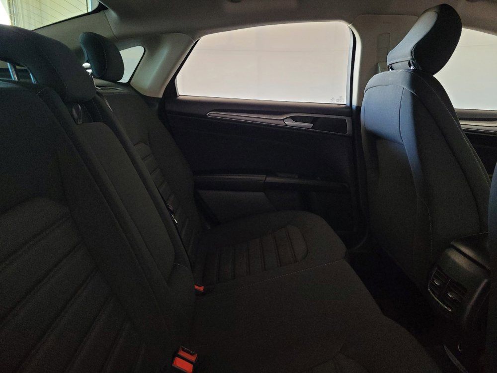 Used 2020 Ford Fusion SE FWD image 19