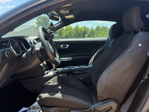 Used 2015 Ford Mustang Coupe RWD image 13