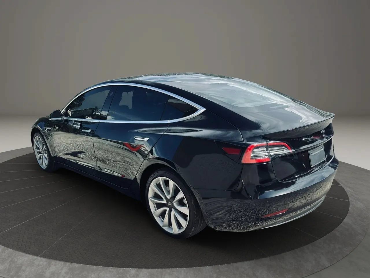 Used 2019 Tesla Model 3 Standard Range RWD image 3