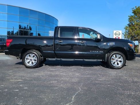 Certified 2022 Nissan Titan SV w/ SV Convenience Package image 3